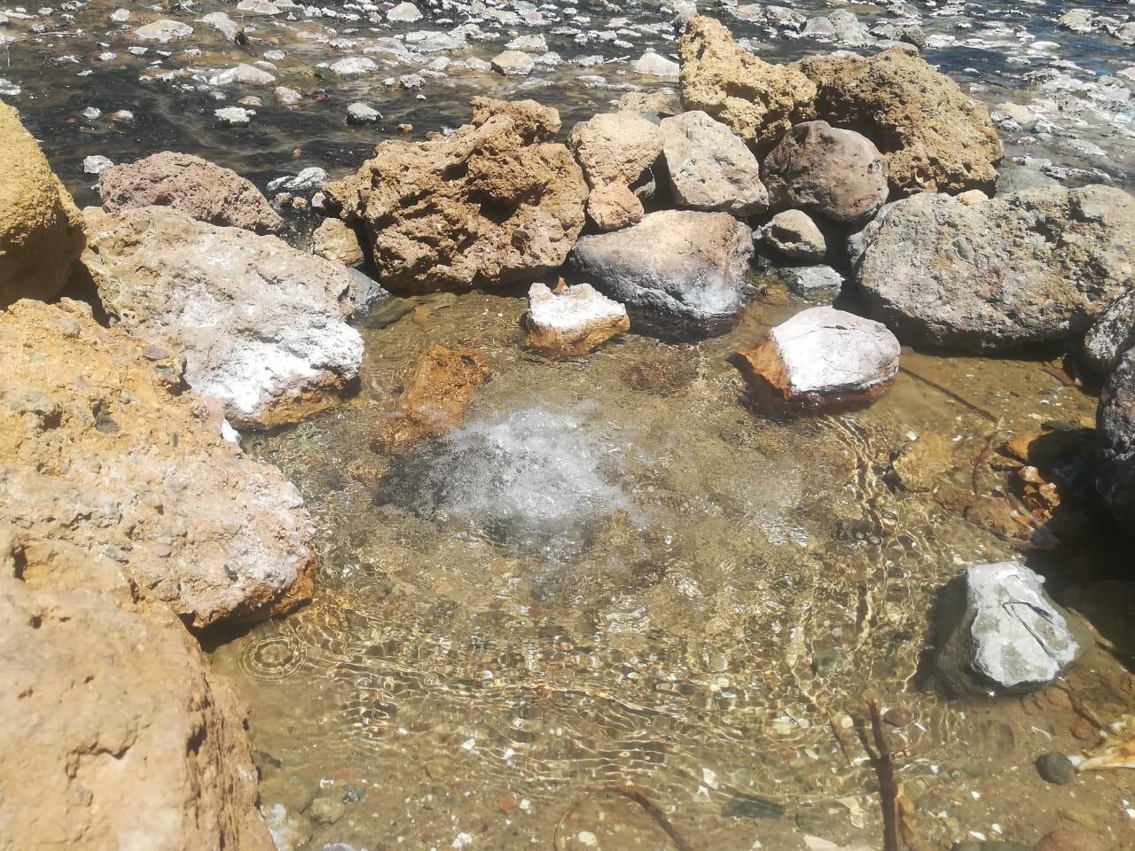 Bubbling hot spring pool